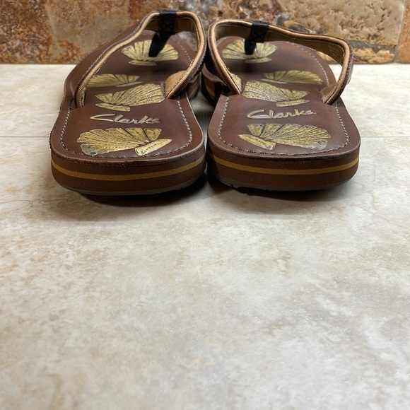 Clarks Brown Leather Flip Flop Sandals Seashell Print Thong Beach Size 9 Shoes - Picture 5 of 14